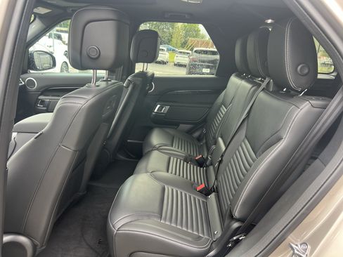Certified 2025 Land Rover Discovery S AWD/4WD image 32