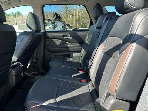 Used 2023 Nissan Pathfinder Platinum w/ Lighting Package (N93) image 18