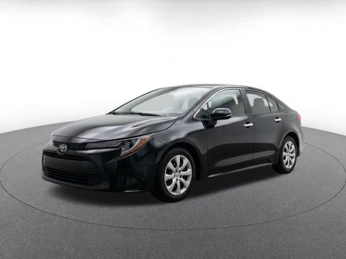 Used 2025 Toyota Corolla LE FWD image 3