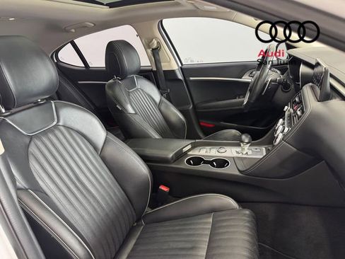 Used 2022 Genesis G70 2.0T w/ Prestige Package RWD image 30