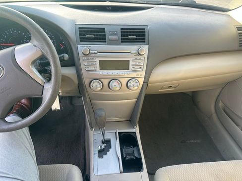 Used 2010 Toyota Camry LE image 10
