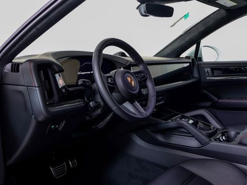 New 2026 Porsche Cayenne GTS image 4