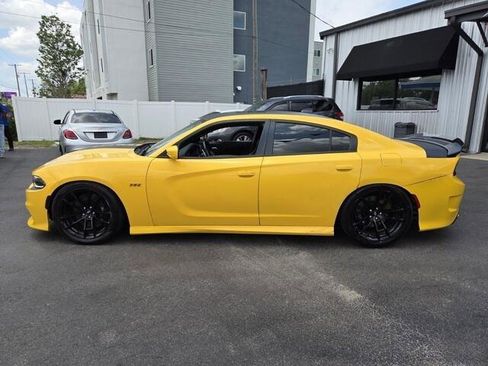 Used 2017 Dodge Charger R/T RWD image 4