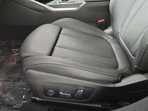 Used 2025 BMW 330i xDrive Sedan w/ Premium Package image 32