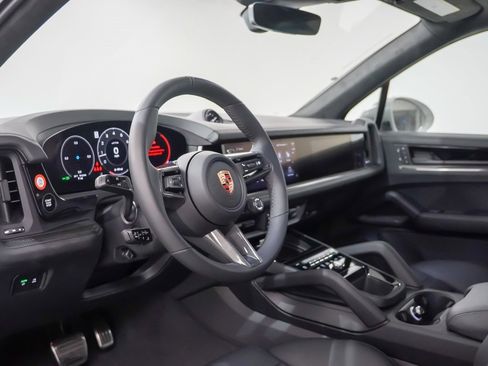 New 2026 Porsche Cayenne GTS image 4