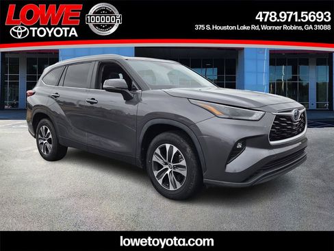 Certified 2023 Toyota Highlander XLE image 1