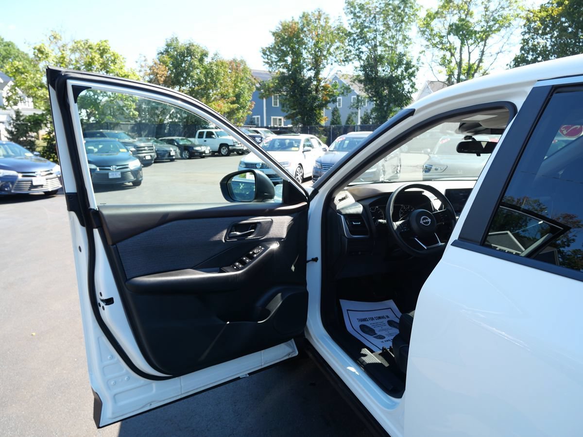 Used 2023 Nissan Rogue S AWD/4WD image 14