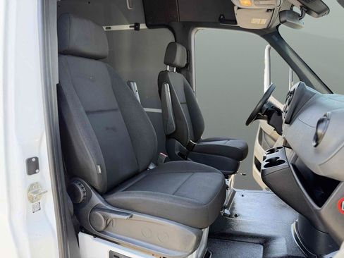 Used 2021 Mercedes-Benz Sprinter 2500 image 14