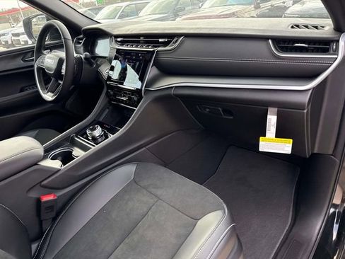 New 2025 Jeep Grand Cherokee L Altitude RWD image 29