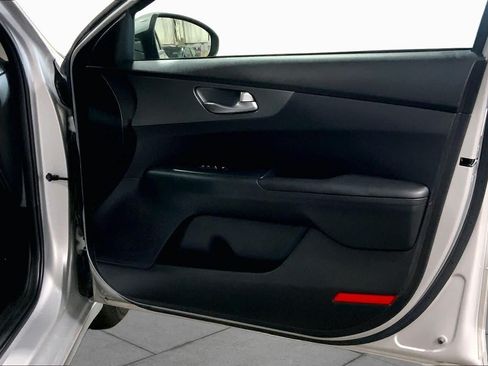 Used 2021 Kia Forte LXS FWD image 23