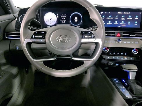 Used 2025 Hyundai Elantra SEL image 5
