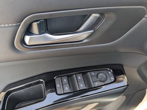 New 2026 Nissan Pathfinder SL image 15