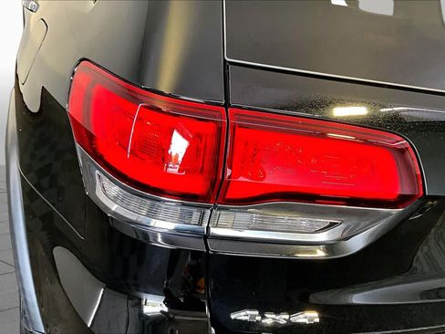 Used 2020 Jeep Grand Cherokee Limited AWD/4WD image 28