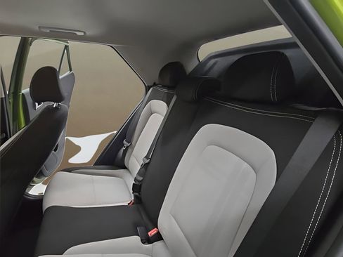 Certified 2024 Hyundai Venue SEL image 15