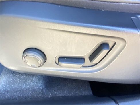 Used 2022 Volvo XC40 T5 R-Design w/ Advanced Package image 22