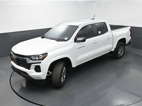 Used 2024 Chevrolet Colorado LT w/ LT Convenience Package image 31