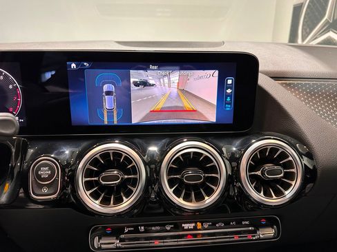 Used 2025 Mercedes-Benz GLA 250 Exclusive 4MATIC image 23