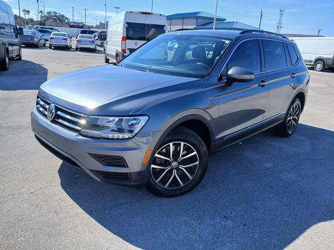 Used 2021 Volkswagen Tiguan SE w/ Panoramic Sunroof Package image 2