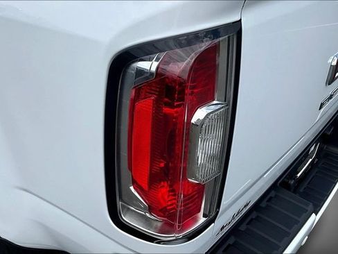 Used 2022 GMC Canyon Denali image 30