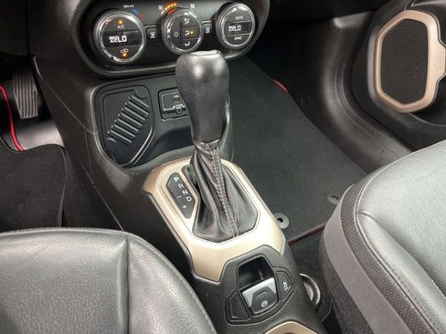 Used 2015 Jeep Renegade Limited FWD image 36