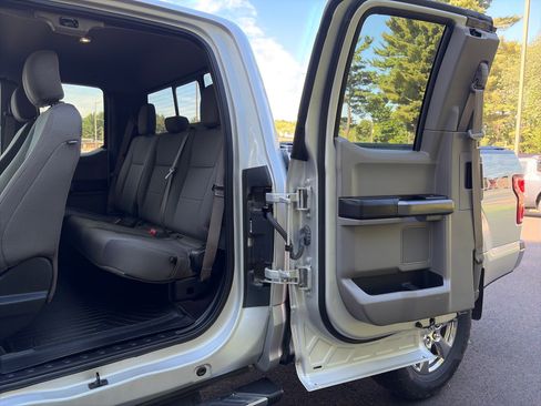 Used 2019 Ford F150 XLT w/ Equipment Group 302A Luxury AWD/4WD image 10