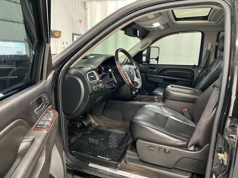 Used 2011 GMC Sierra 2500 Denali w/ Suspension Package, Off-Road AWD/4WD image 7