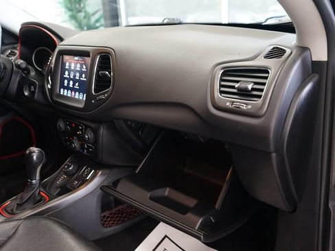 Used 2018 Jeep Compass Trailhawk w/ Leather Interior Group AWD/4WD image 43