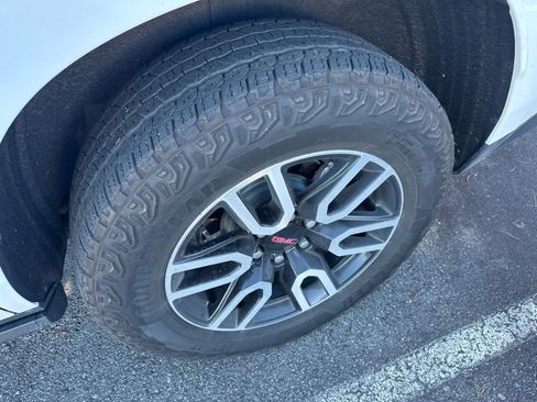 Used 2024 GMC Yukon AT4 w/ AT4 Premium Plus Package image 6