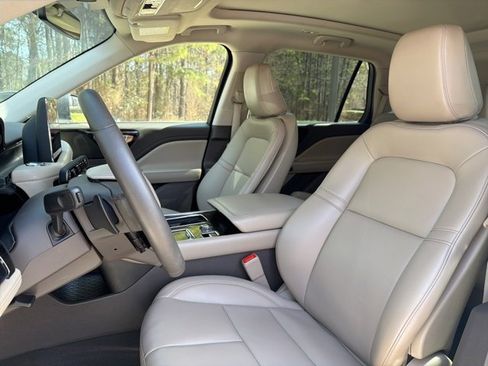 Used 2023 Lincoln Aviator AWD w/ Premium Package image 10