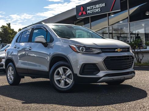 Used 2022 Chevrolet Trax LT w/ Driver Confidence Package AWD/4WD image 1