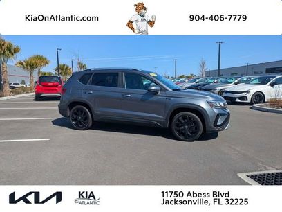 Used 2022 Volkswagen Taos SE w/ Panoramic Sunroof Package