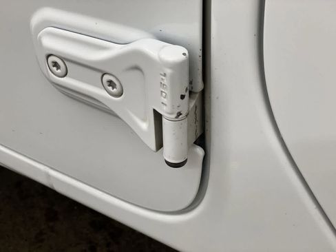 Used 2024 Jeep Wrangler Sahara image 30