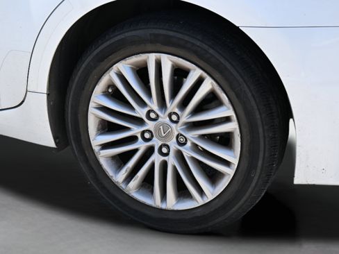 Used 2013 Lexus ES 350 F Sport w/ Luxury Pkg FWD image 32