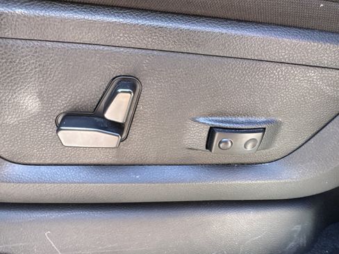 Used 2024 RAM 2500 Big Horn w/ Bed Utility Group image 10