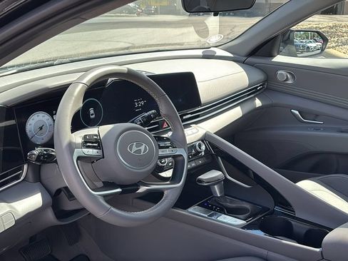 Used 2025 Hyundai Elantra SEL FWD image 25