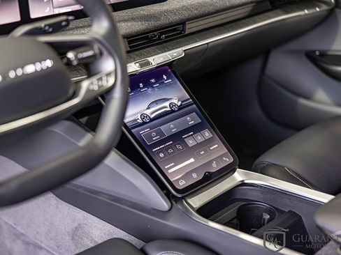 Used 2024 Lucid Air Touring image 23