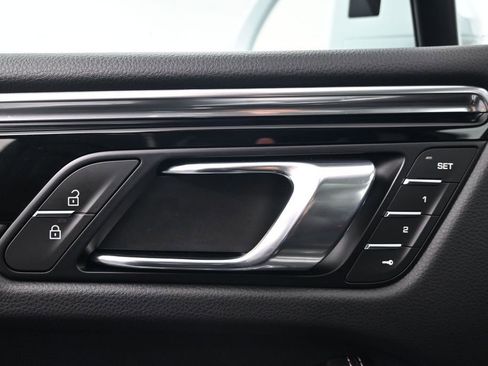 Certified 2026 Porsche Macan S AWD/4WD image 18