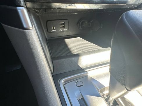 Used 2019 Subaru Forester Premium AWD/4WD image 6