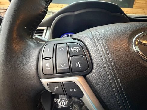 Used 2018 Toyota Highlander XLE AWD/4WD image 41