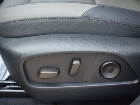 New 2027 Chevrolet Equinox LT w/ Convenience Package II FWD image 13