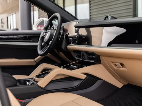 New 2026 Porsche Cayenne Coupe AWD/4WD image 45