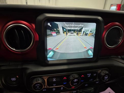 Used 2023 Jeep Gladiator Rubicon w/ Trailer Tow Package AWD/4WD image 28