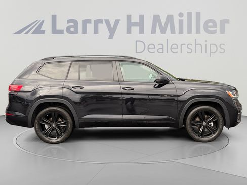 Used 2023 Volkswagen Atlas SEL R-Line AWD/4WD image 6