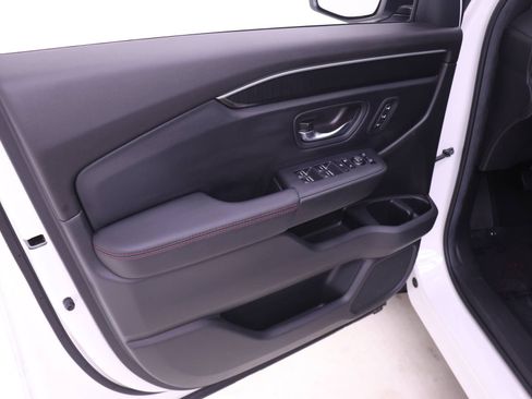Certified 2025 Honda Pilot Black Edition image 9
