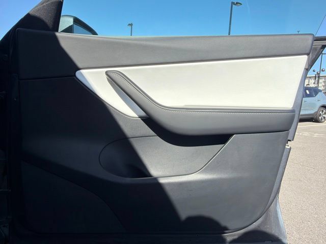 Used 2022 Tesla Model Y Performance AWD/4WD image 10