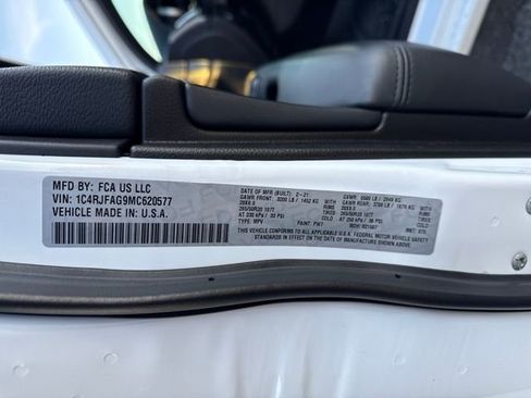 Used 2021 Jeep Grand Cherokee Laredo X image 24