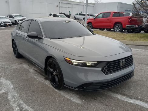 Used 2025 Honda Accord Sport image 2