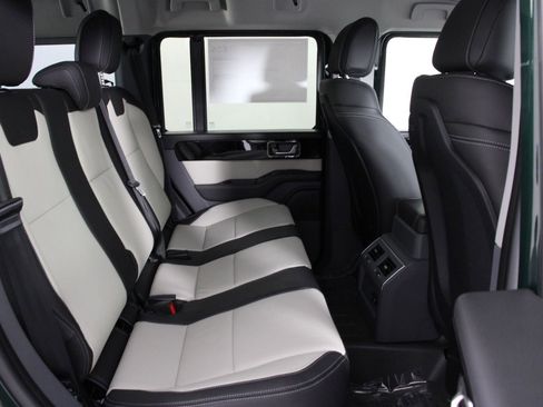 Used 2025 INEOS Grenadier Fieldmaster Edition image 13