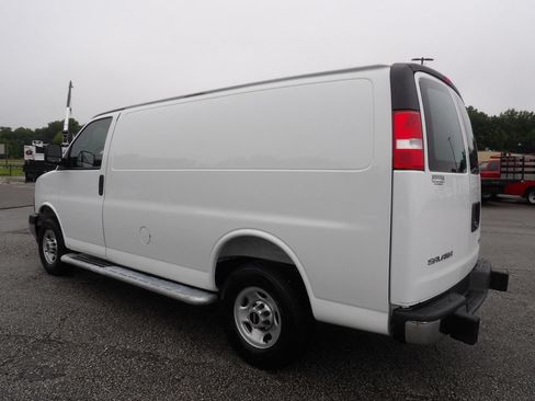 Used 2025 GMC Savana 2500 w/ Driver Convenience Package RWD image 4