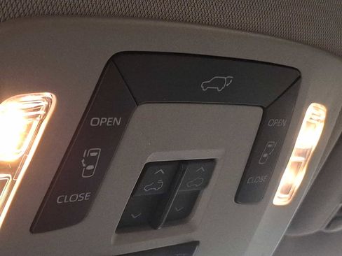 Used 2021 Toyota Sienna XLE w/ XLE Plus Package image 25